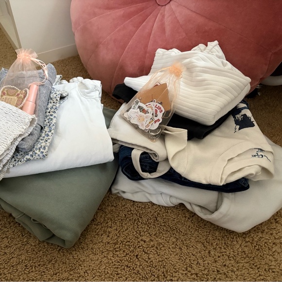 Brandy Melville Bundle - Picture 3 of 9